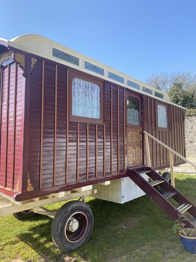 Vintage Showman'S Wagon For Two Close To Beach Plymouth Luaran gambar