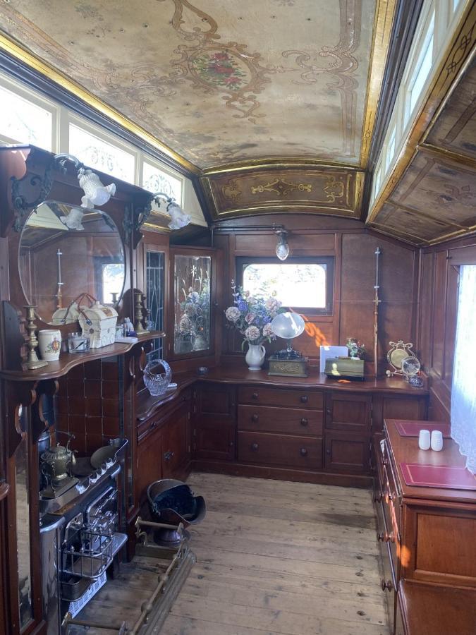 Vintage Showman'S Wagon For Two Close To Beach Plymouth Luaran gambar